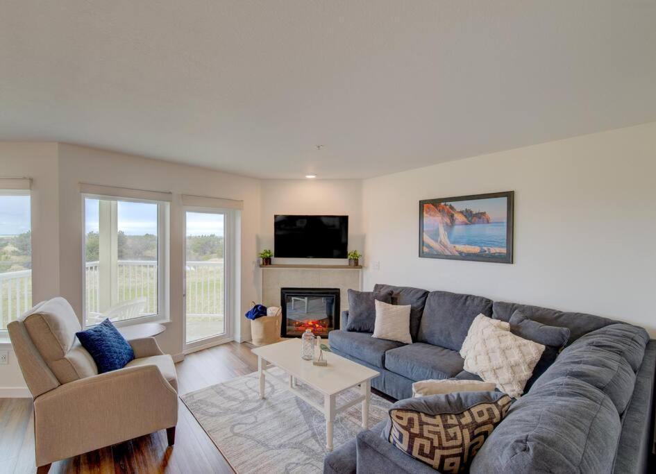 Beach Please-Updated Home With Ocean Views Long Beach Exterior photo
