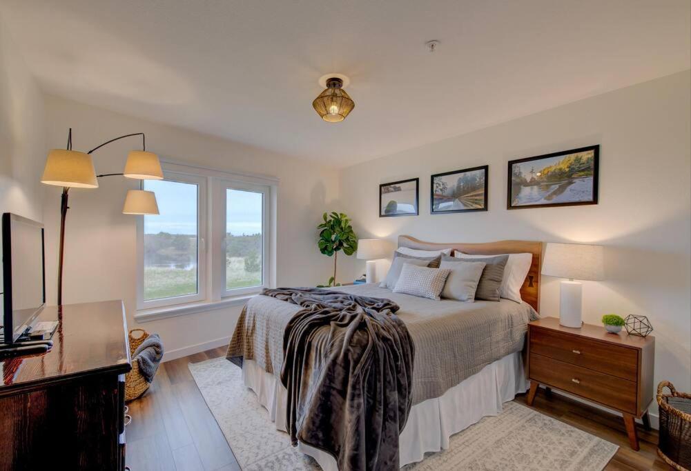 Beach Please-Updated Home With Ocean Views Long Beach Exterior photo