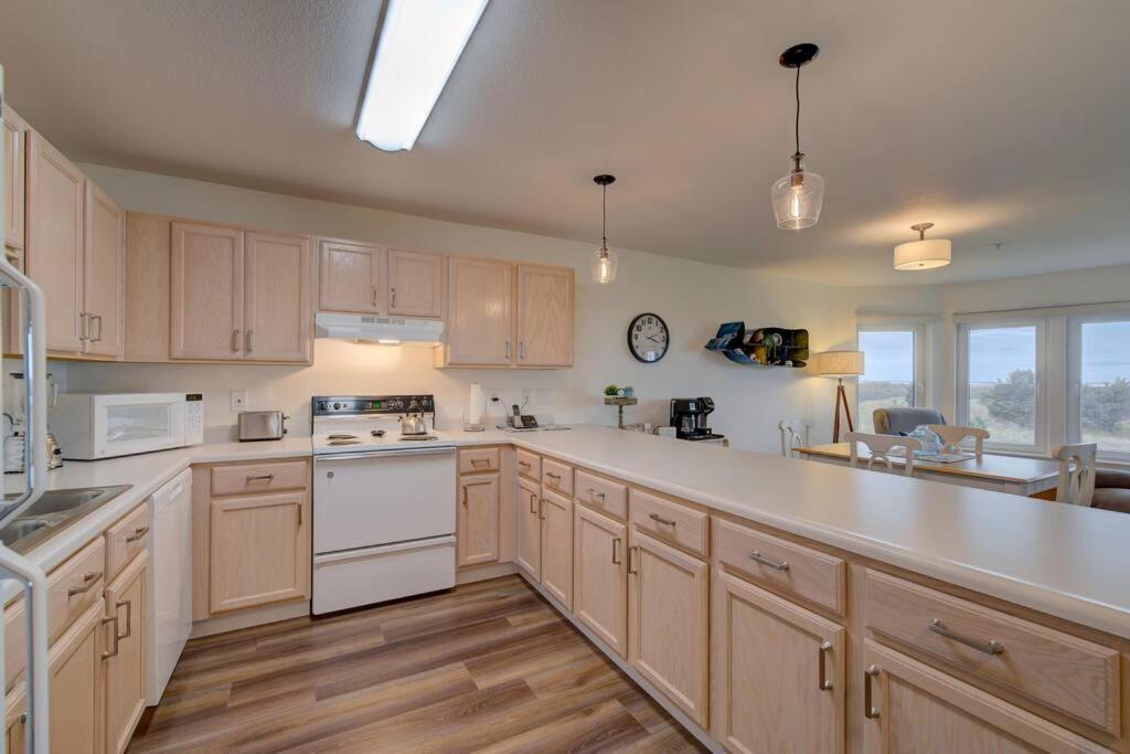 Beach Please-Updated Home With Ocean Views Long Beach Exterior photo
