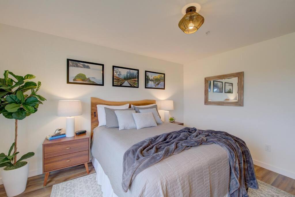 Beach Please-Updated Home With Ocean Views Long Beach Exterior photo