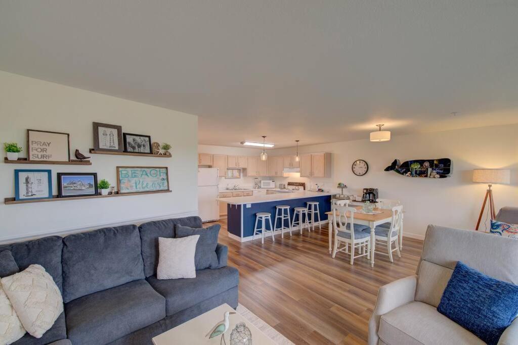Beach Please-Updated Home With Ocean Views Long Beach Exterior photo